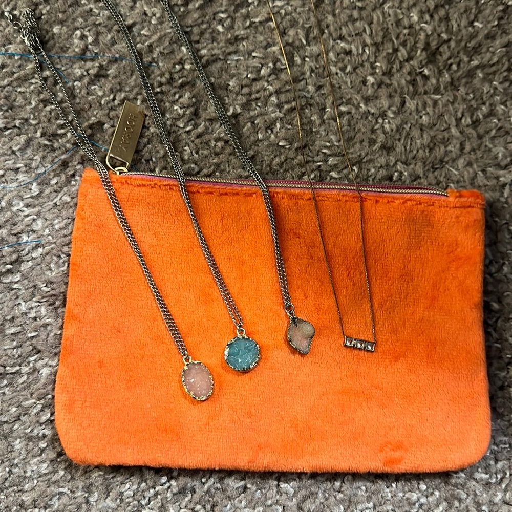 Precious stone necklace and small gold necklace